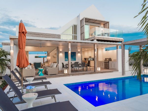 Stunning 3 Bedroom Luxury Villa Steps to the Beach