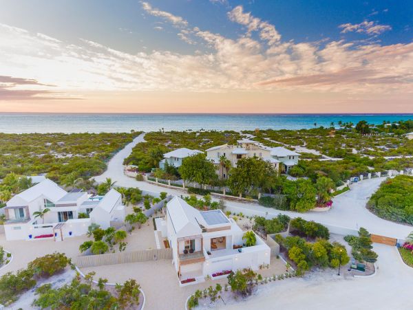 Stunning 3 Bedroom Luxury Villa Steps to the Beach