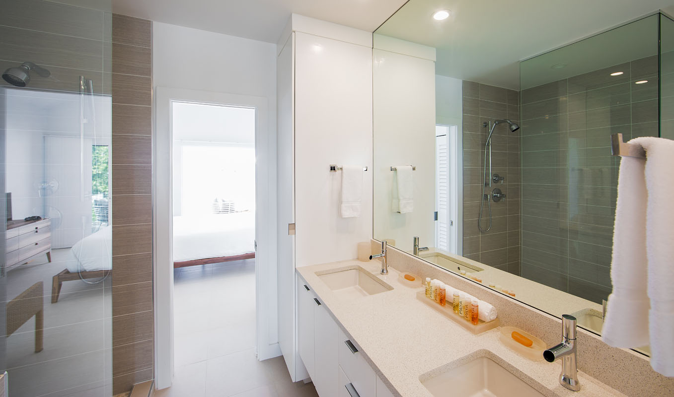 Stunning 3 Bedroom Luxury Villa Steps to the Beach