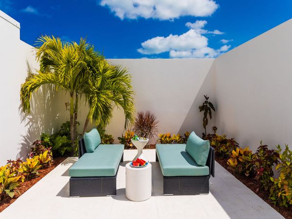 Stunning 3 Bedroom Luxury Villa Steps to the Beach