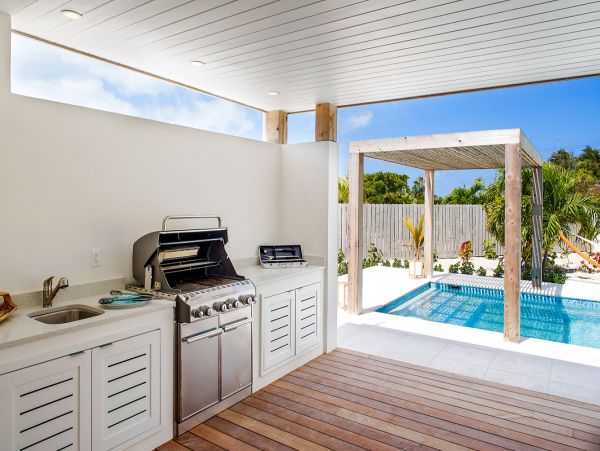 Stunning 3 Bedroom Luxury Villa Steps to the Beach