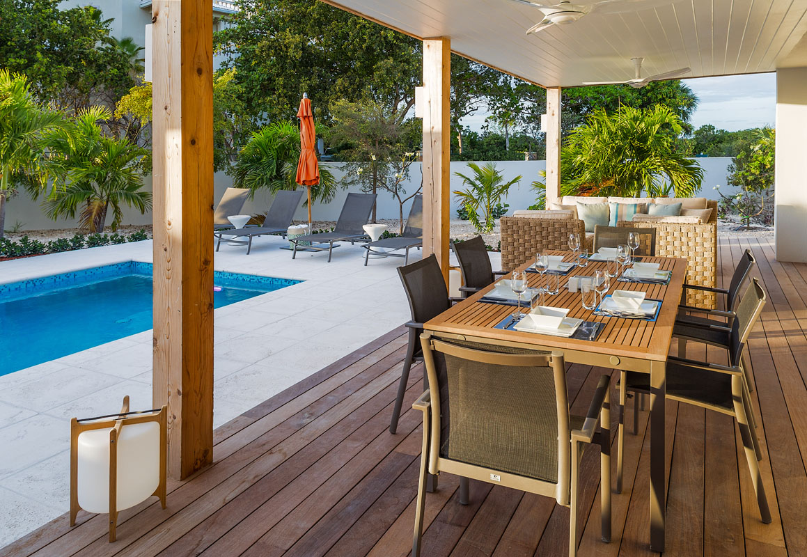 Stunning 3 Bedroom Luxury Villa Steps to the Beach