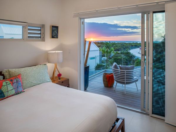Stunning 3 Bedroom Luxury Villa Steps to the Beach