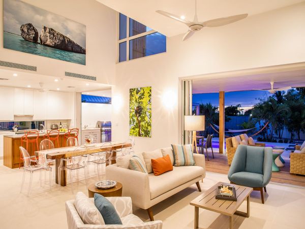 Stunning 3 Bedroom Luxury Villa Steps to the Beach