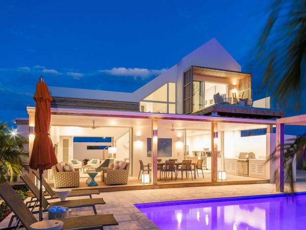 Stunning 3 Bedroom Luxury Villa Steps to the Beach