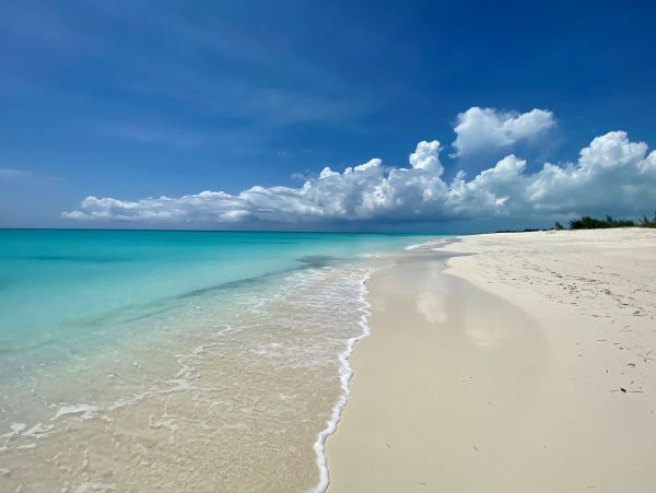 Stunning 3 Bedroom Luxury Villa Steps to the Beach