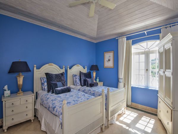 Barbados Condo 975429