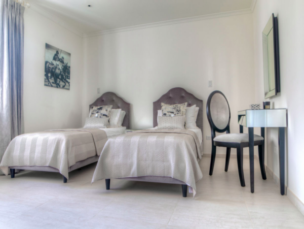 Barbados Condo 975435