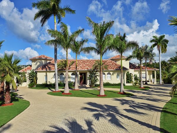 Oceanfront Stunning Ten Bedroom Estate in Saint Martin