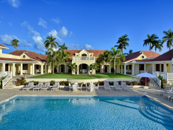Oceanfront Stunning Ten Bedroom Estate in Saint Martin
