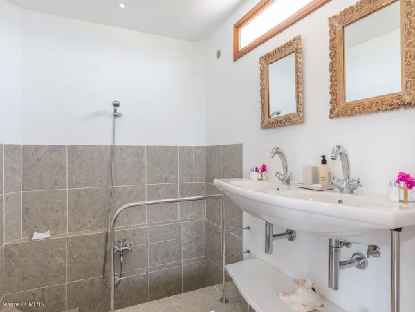 St. Barts Home 975540