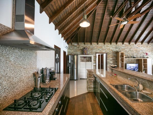 St. Barts Home 975570