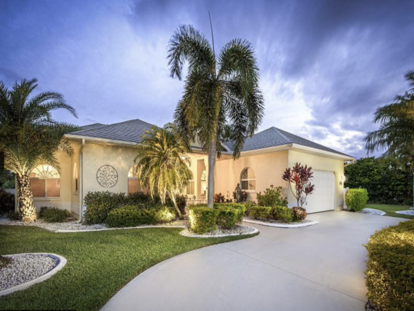 Cape Coral Delight Direct Access to Gulf of Mexico.