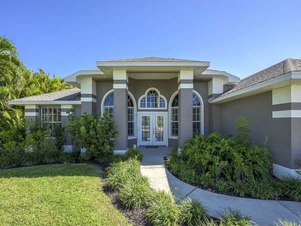 Beautiful Waterfront Home with Caged Pool in Cape Coral