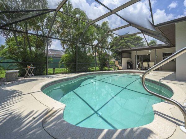 Three Bedroom Vacation Pool Home in Cape Coral Sleeps Six