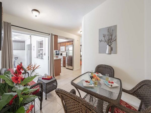 Three Bedroom Vacation Pool Home in Cape Coral Sleeps Six