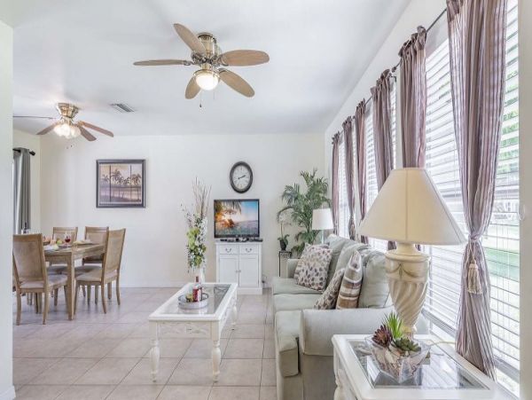 Three Bedroom Vacation Pool Home in Cape Coral Sleeps Six