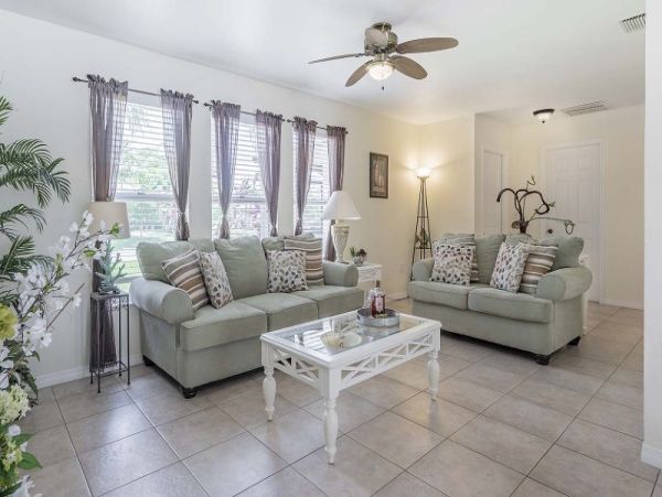 Three Bedroom Vacation Pool Home in Cape Coral Sleeps Six