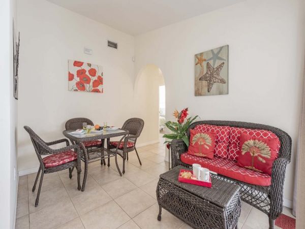 Three Bedroom Vacation Pool Home in Cape Coral Sleeps Six