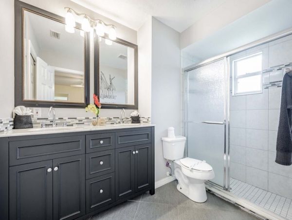 Three Bedroom Vacation Pool Home in Cape Coral Sleeps Six