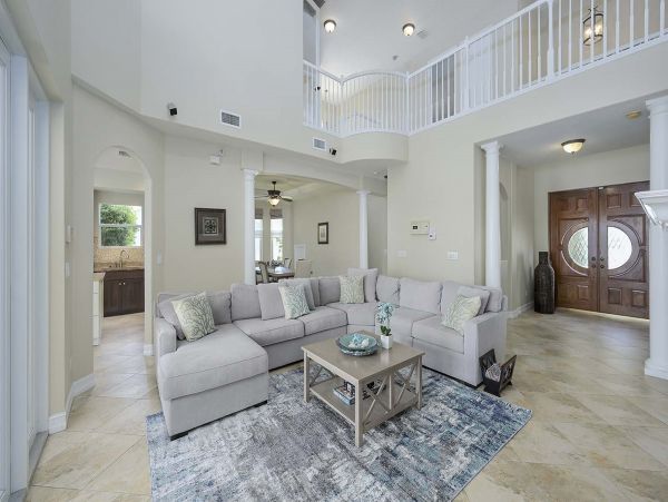 Water Front 4 Bedroom Vacation Home With Caged Pool & Spa