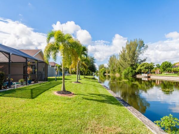 Cape Coral 3 Bedroom Vacation Pool Home Sleeps 6