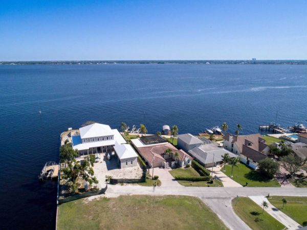 Cape Coral Home 975659