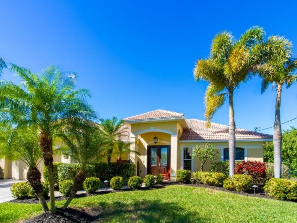 Great Pool 3 Bedroom Home