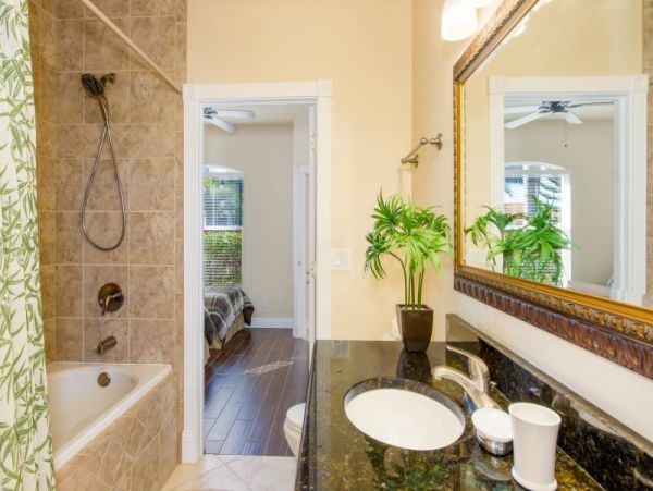 Great Pool 3 Bedroom Home