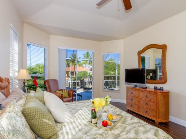 Great Pool 3 Bedroom Home