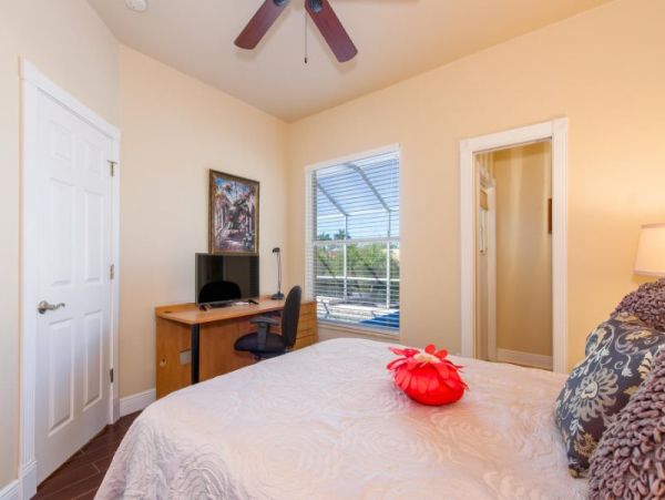 Great Pool 3 Bedroom Home
