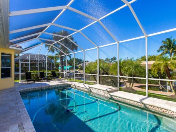 Great Pool 3 Bedroom Home