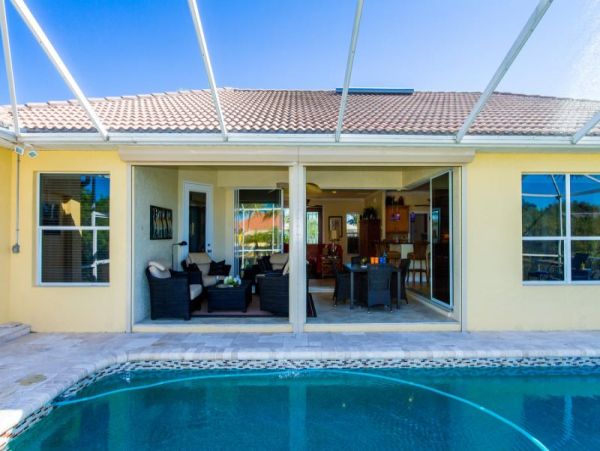 Great Pool 3 Bedroom Home