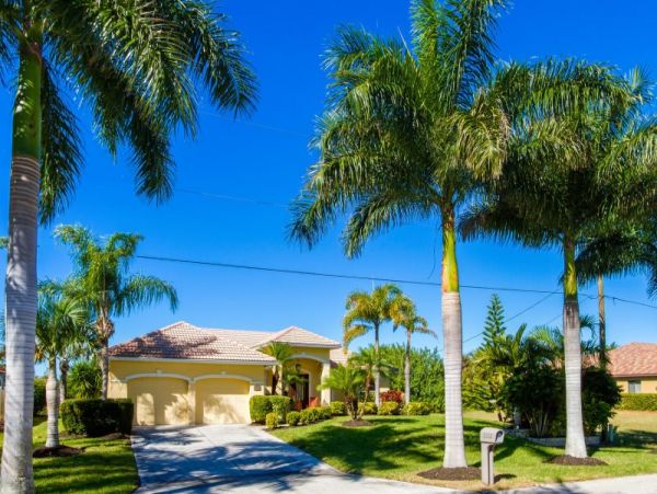 Great Pool 3 Bedroom Home