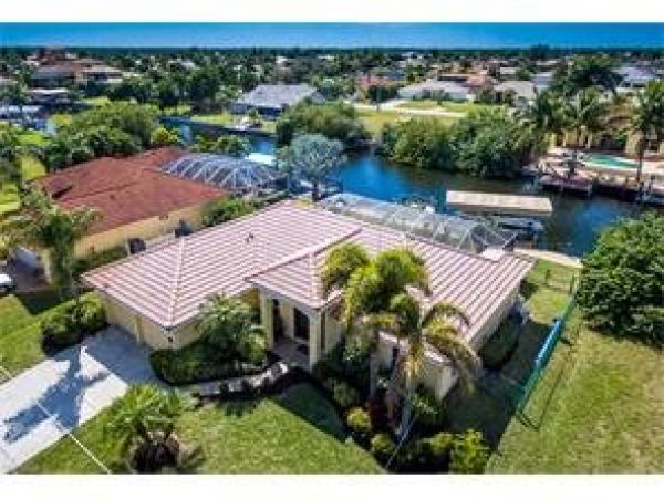 Great Pool 3 Bedroom Home