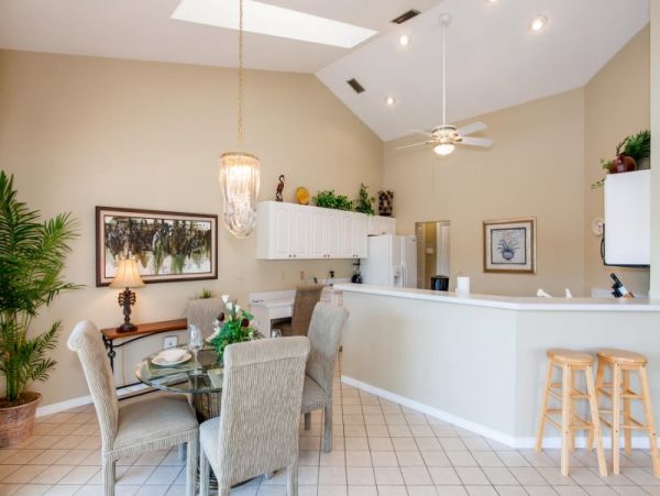 Beautiful Canal-front Vacation Home in Cape Coral with Caged Pool