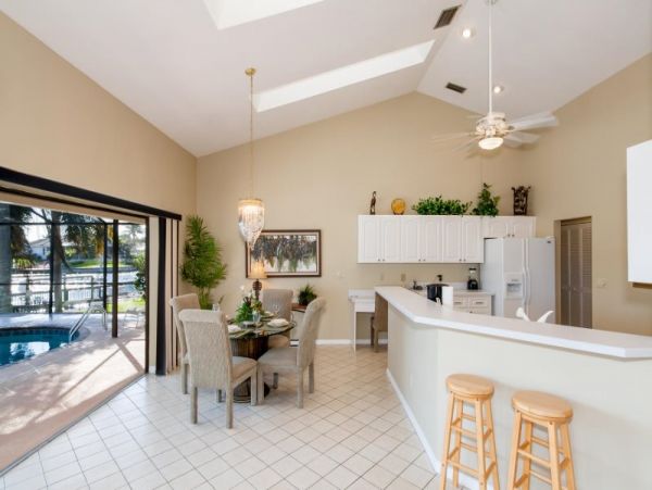 Beautiful Canal-front Vacation Home in Cape Coral with Caged Pool