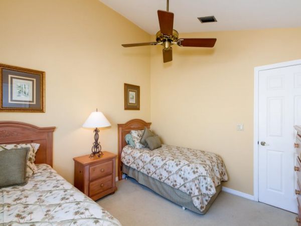 Beautiful Canal-front Vacation Home in Cape Coral with Caged Pool