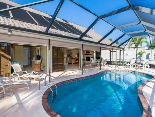 Beautiful Canal-front Vacation Home in Cape Coral with Caged Pool
