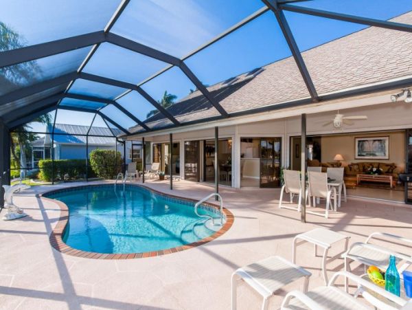 Beautiful Canal-front Vacation Home in Cape Coral with Caged Pool