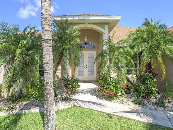 Cape Coral Vacation Rental Villa - Florida Gulf Coast Waterfront Home with Pool & Spa