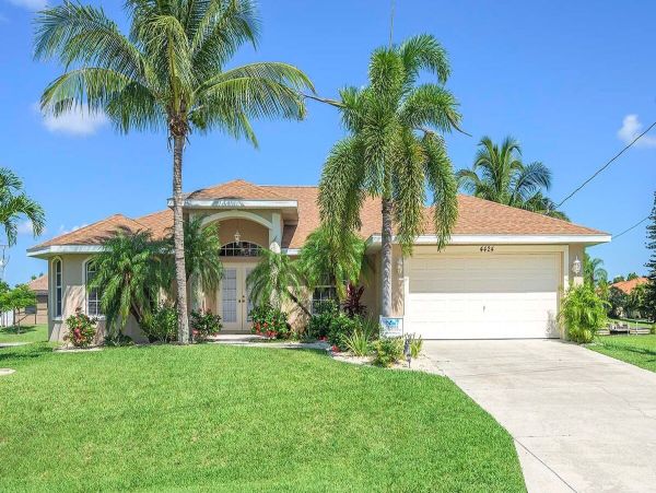 Cape Coral Vacation Rental Villa - Florida Gulf Coast Waterfront Home with Pool & Spa