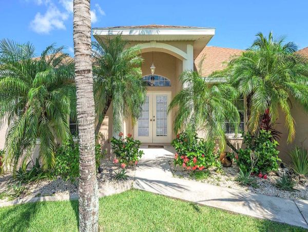 Cape Coral Vacation Rental Villa - Florida Gulf Coast Waterfront Home with Pool & Spa