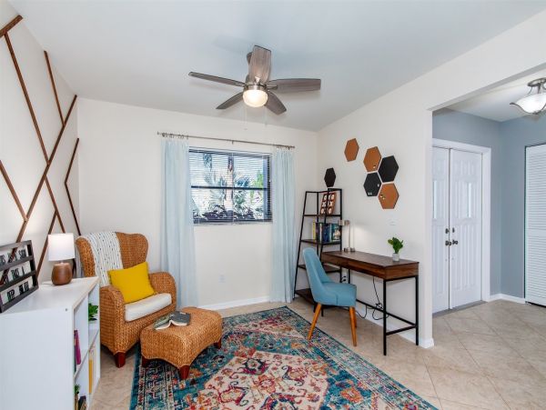 Beautiful Cape Coral 3 Bedroom Home with Pool & Lake View