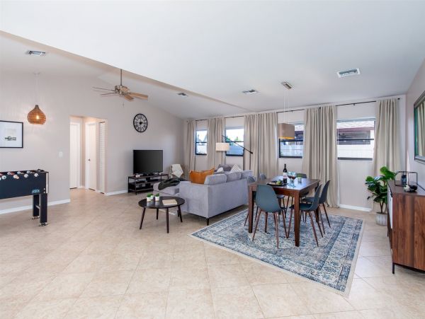 Beautiful Cape Coral 3 Bedroom Home with Pool & Lake View
