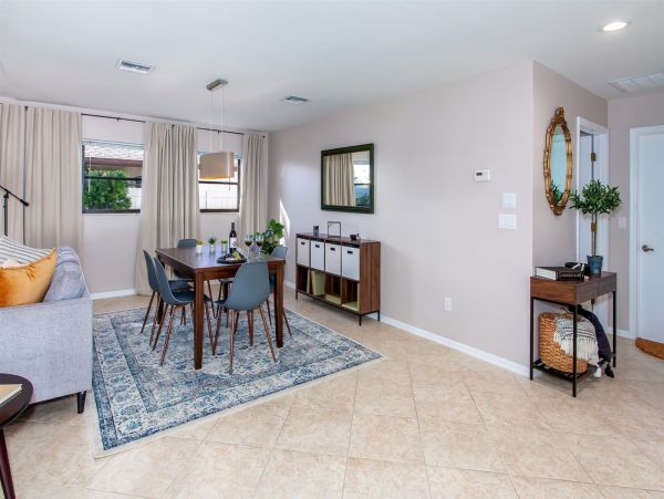 Beautiful Cape Coral 3 Bedroom Home with Pool & Lake View