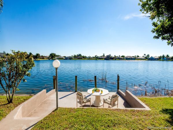 Beautiful Cape Coral 3 Bedroom Home with Pool & Lake View