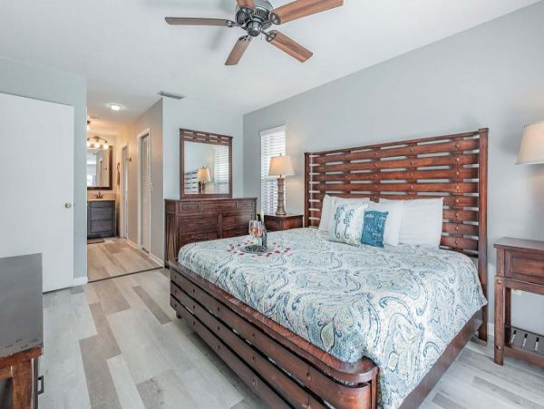 Cape Coral Vacation Home Canal Views & Private Caged Pool