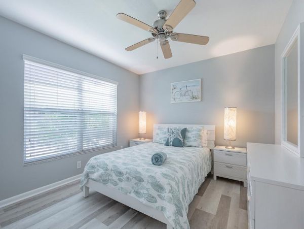 Cape Coral Vacation Home Canal Views & Private Caged Pool