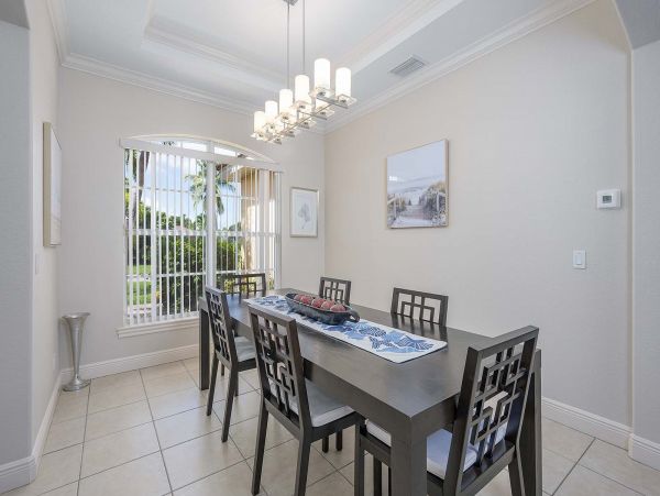 Four Bedroom Canal Front Vacation Rental Home in Cape Coral